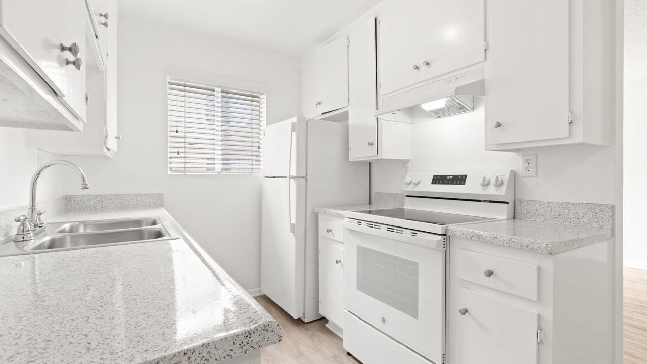 Century Arms Apartments - Photo 2 of 25