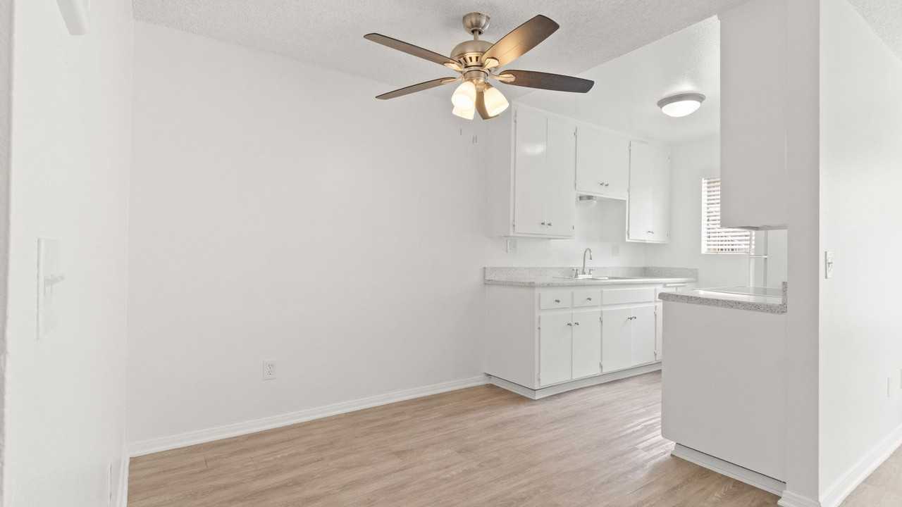 Century Arms Apartments - Photo 3 of 25