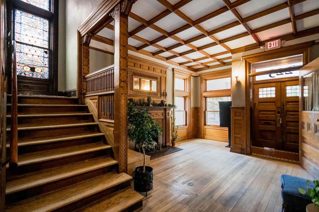 223 E Ferry Street - Photo 2 of 8