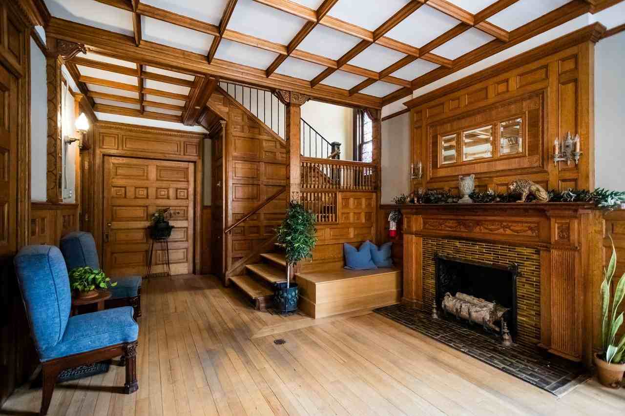 223 E Ferry Street - Photo 4 of 8