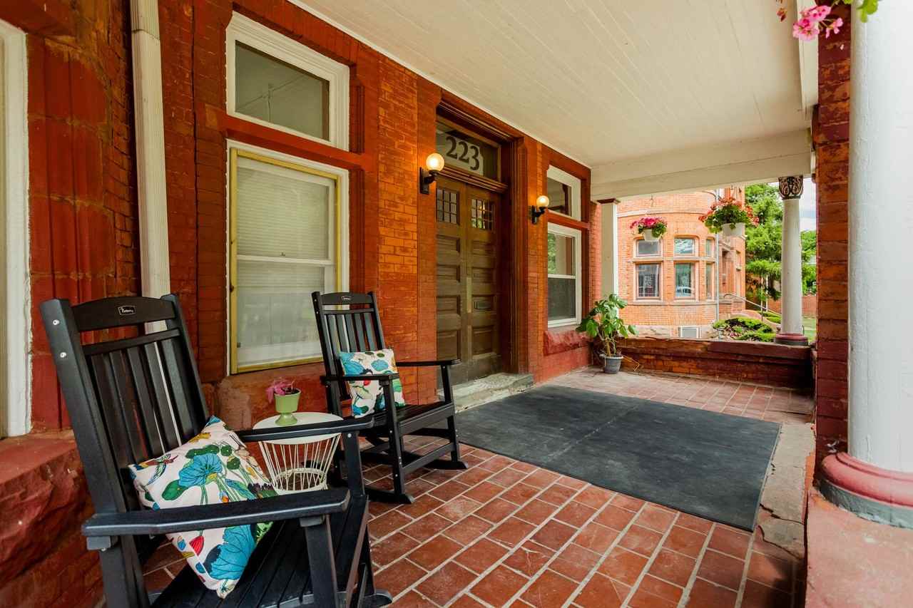 223 E Ferry Street - Photo 5 of 8