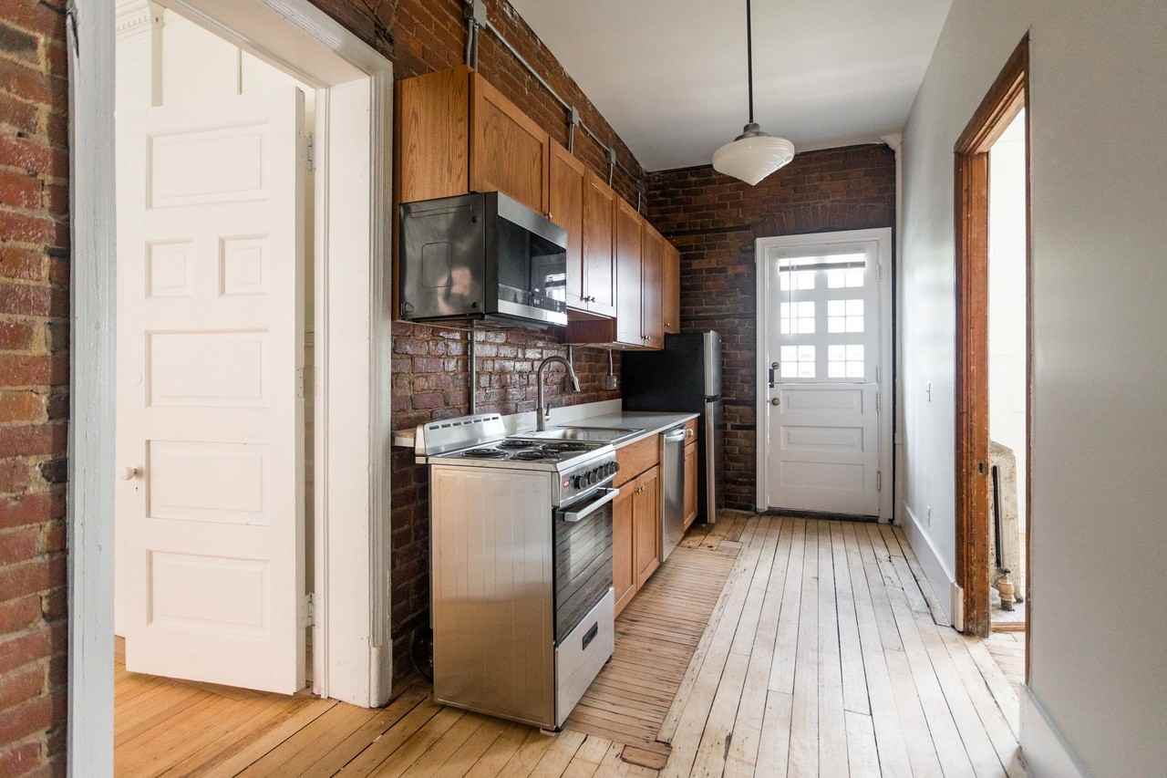 223 E Ferry Street - Photo 6 of 8