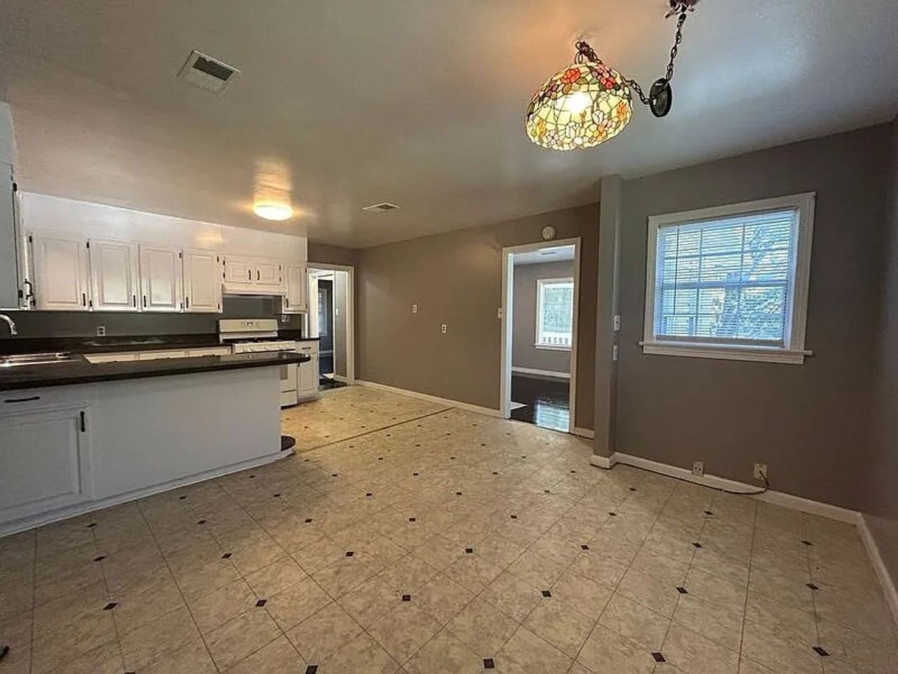 923 Vanderbilt St - Photo 4 of 26