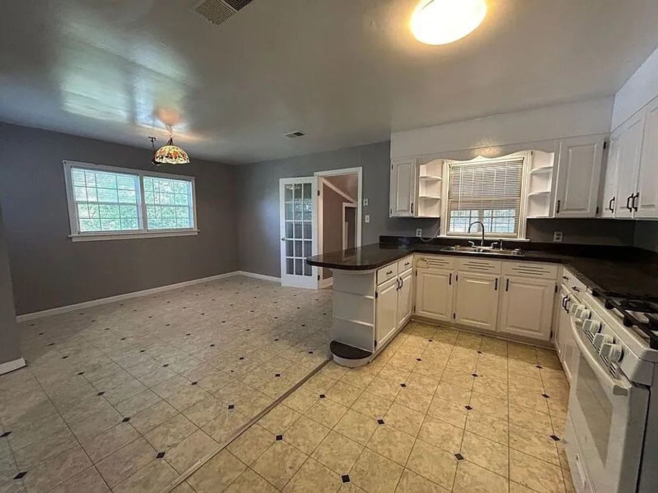 923 Vanderbilt St - Photo 7 of 26