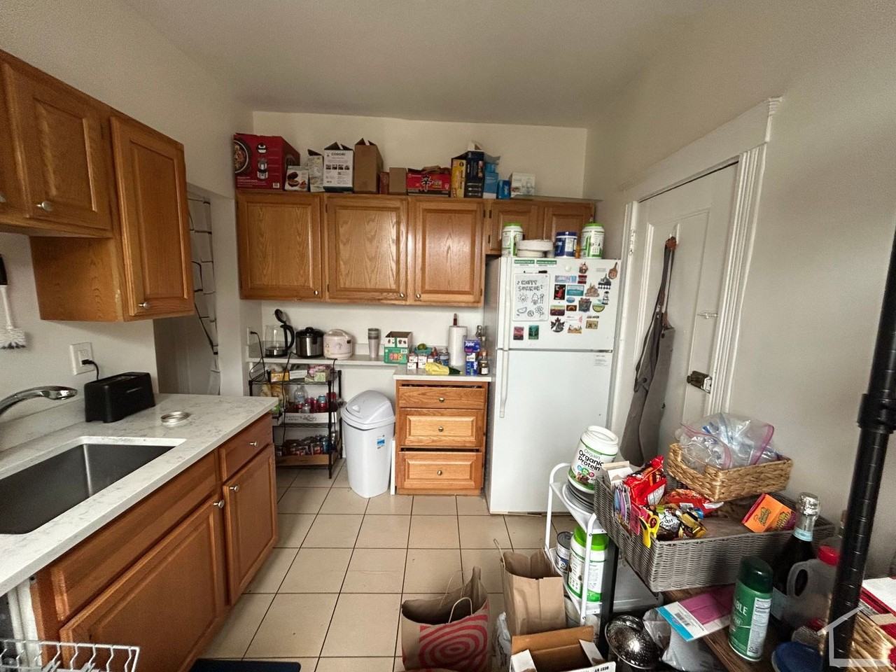 27 Mount Hood Rd - Photo 2 of 8