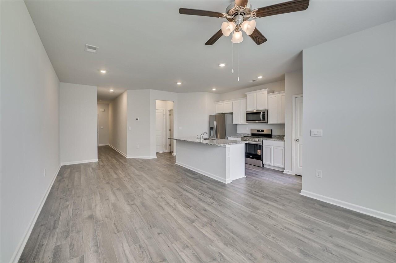 811 Grovebury Ct - Photo 3 of 25