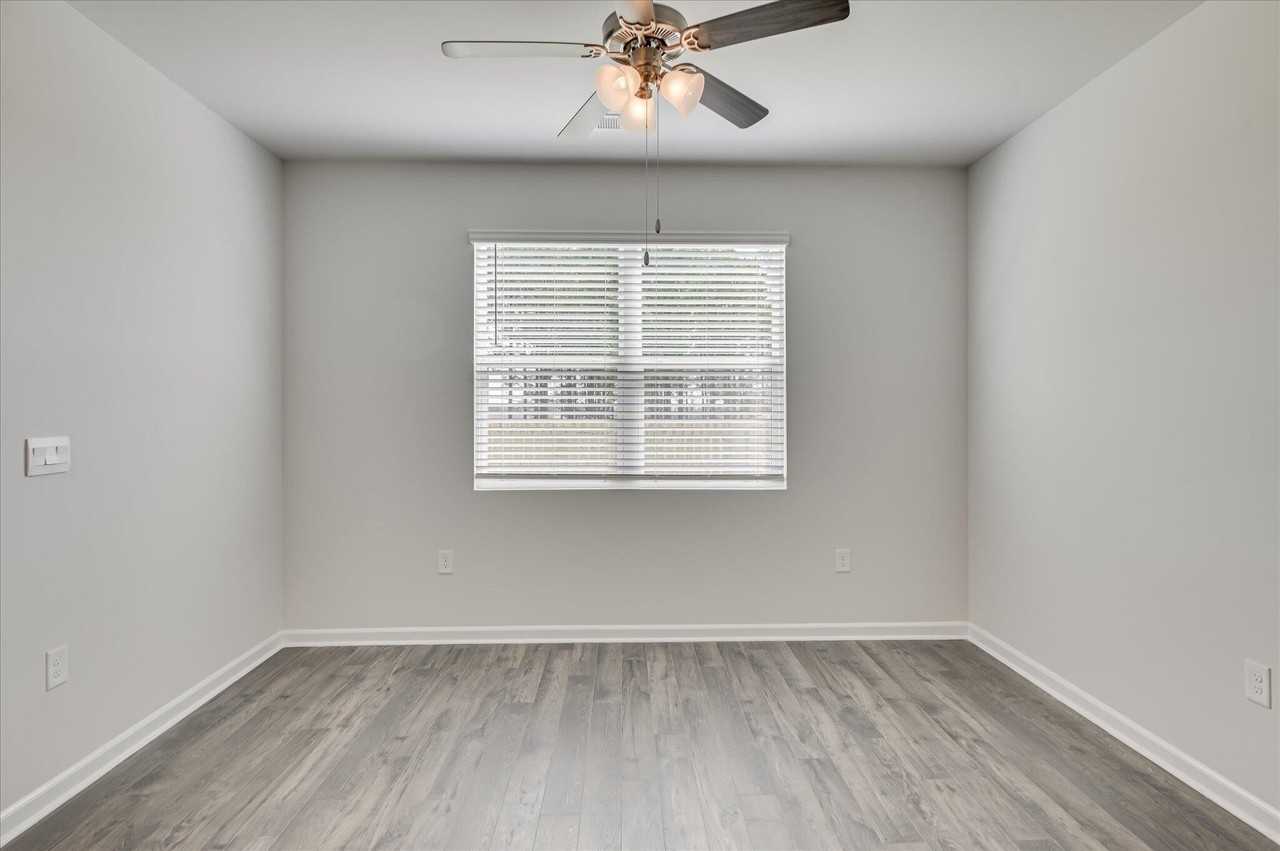 811 Grovebury Ct - Photo 7 of 25