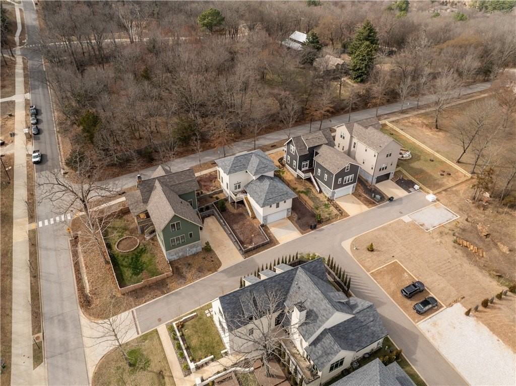 328 N Cross Ave - Photo 6 of 50