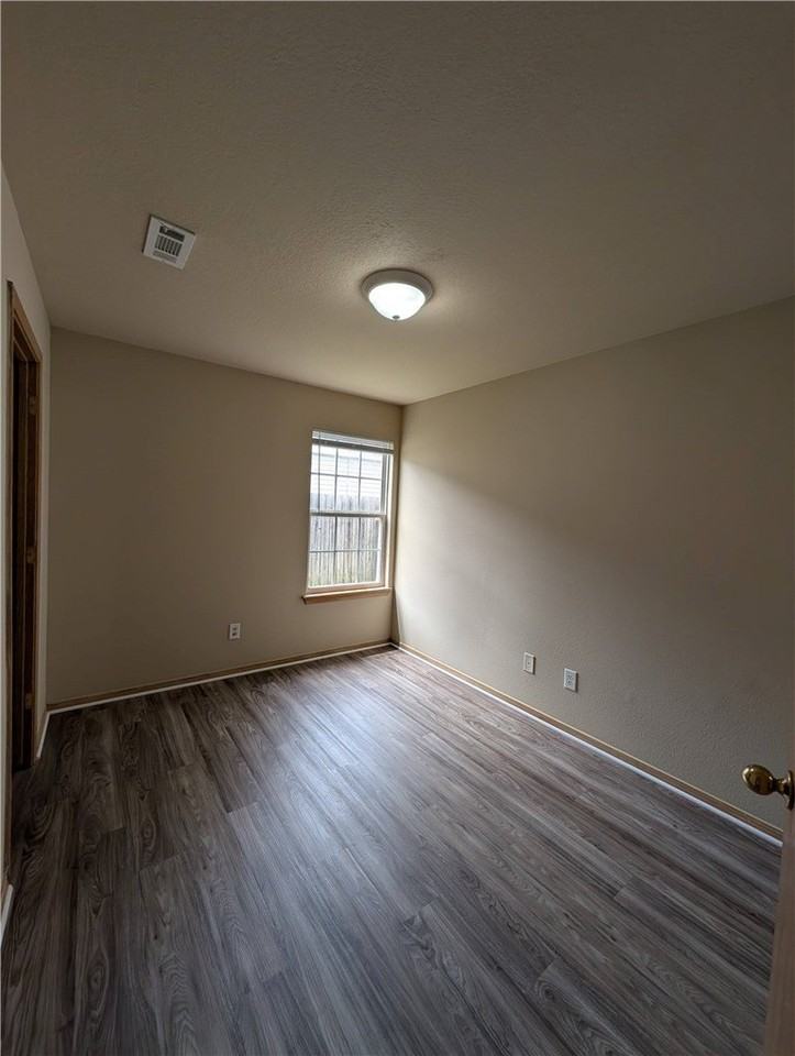605 Cedar Brook Ct - Photo 6 of 12