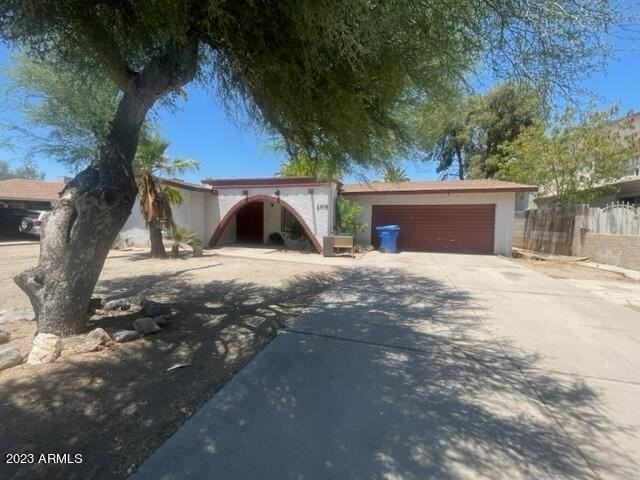 2918 W Glendale Ave - Photo 2 of 12