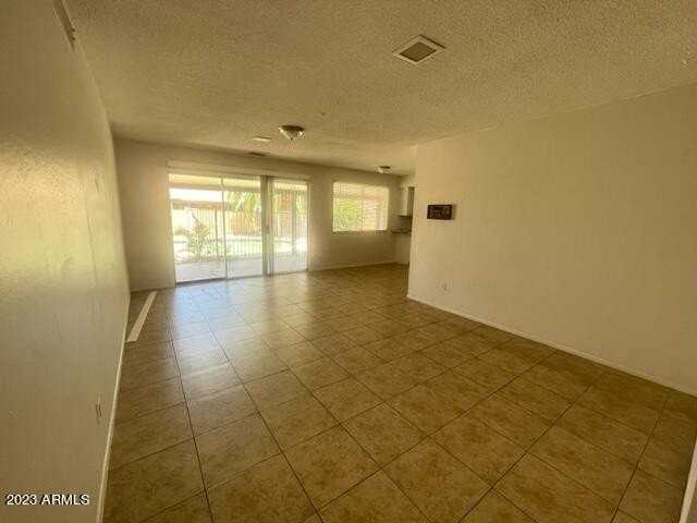 2918 W Glendale Ave - Photo 6 of 12