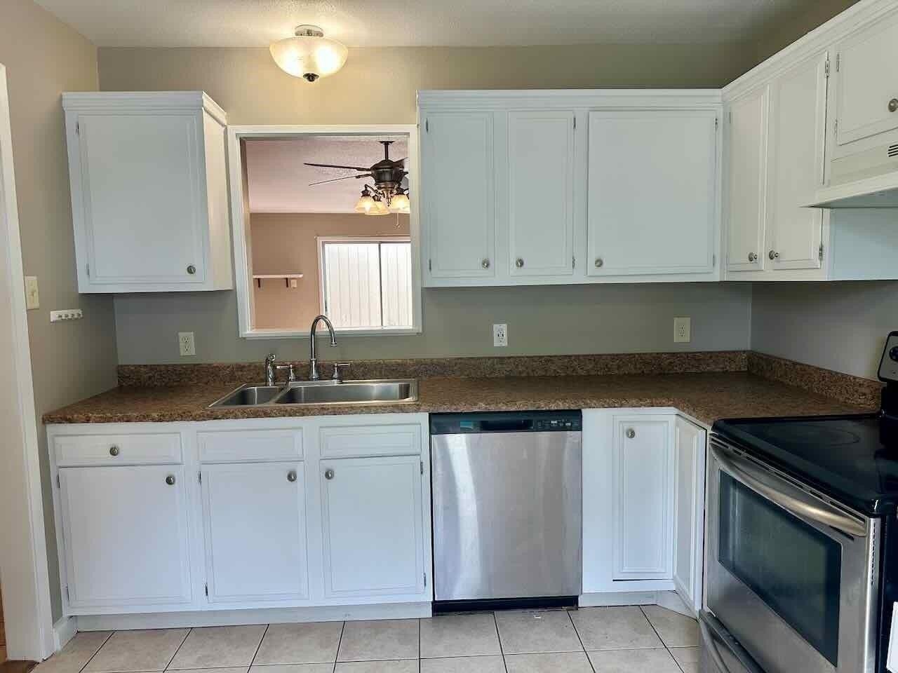 541 Longmeadow St - Photo 6 of 26