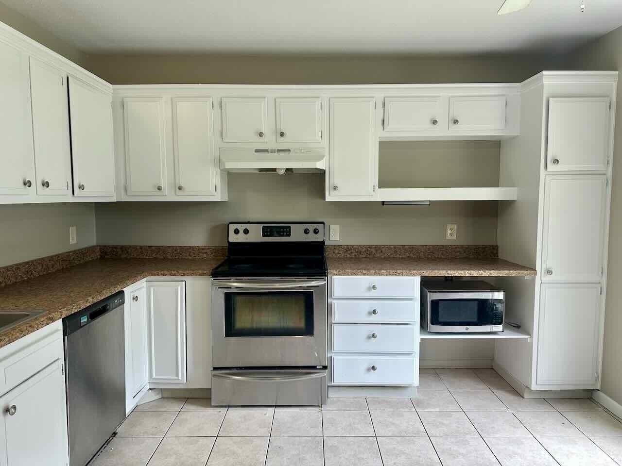 541 Longmeadow St - Photo 7 of 26