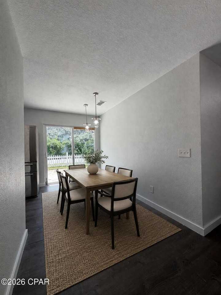 601 E 4th Ct - Photo 3 of 16