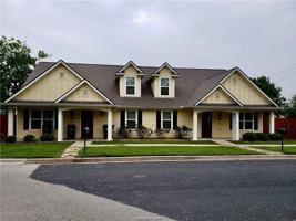 featured image of 500 Macarthur St
