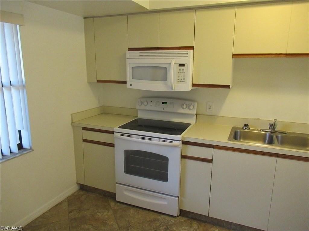 10041 Maddox Ln Apt 102 - Photo 4 of 18