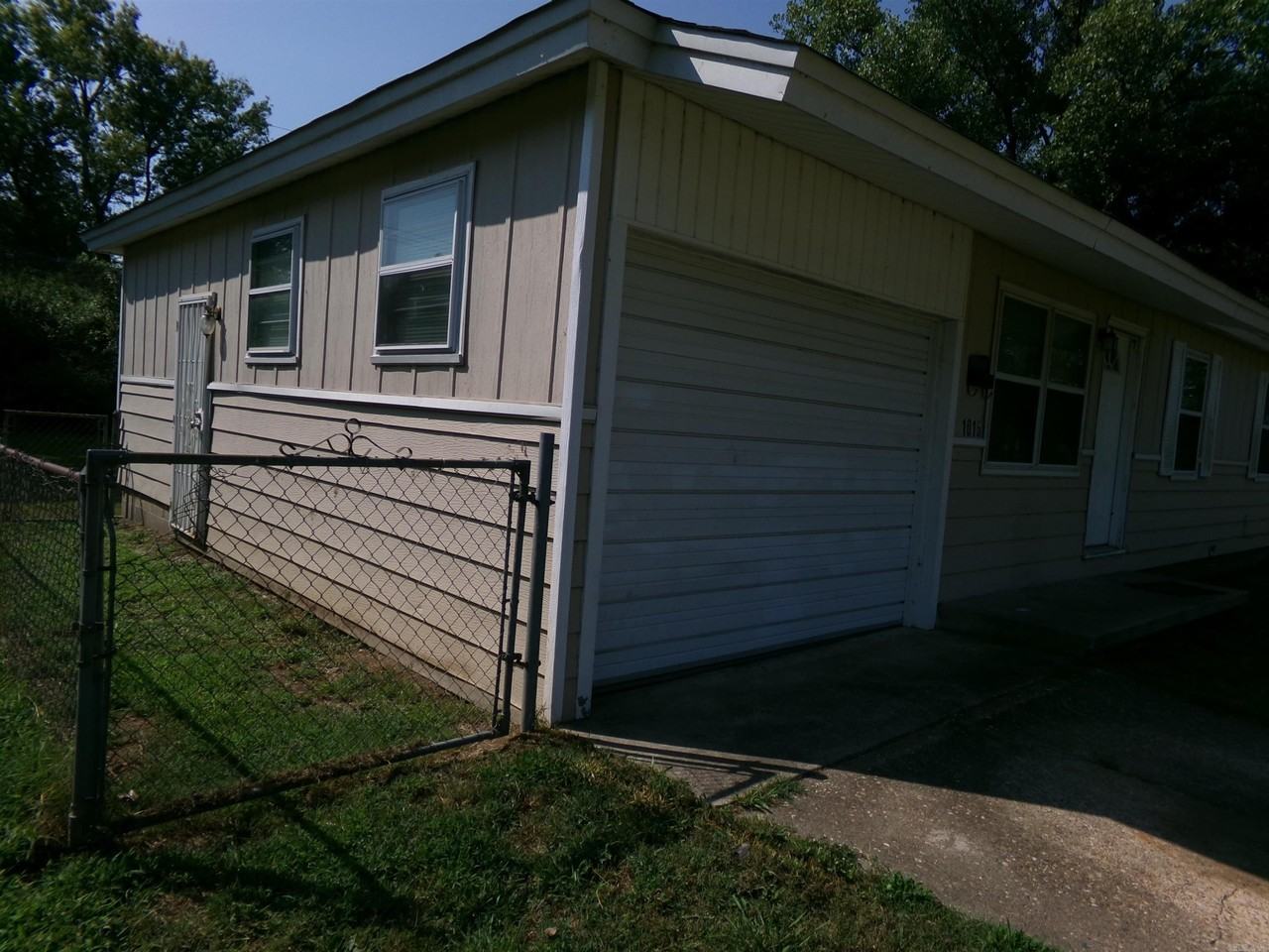 1016 Roseclair Dr - Photo 3 of 20