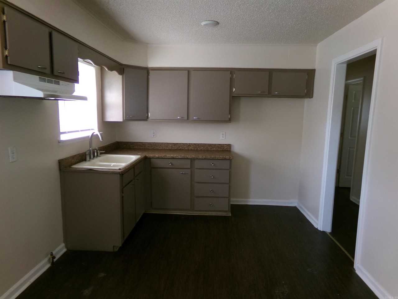 1016 Roseclair Dr - Photo 6 of 20
