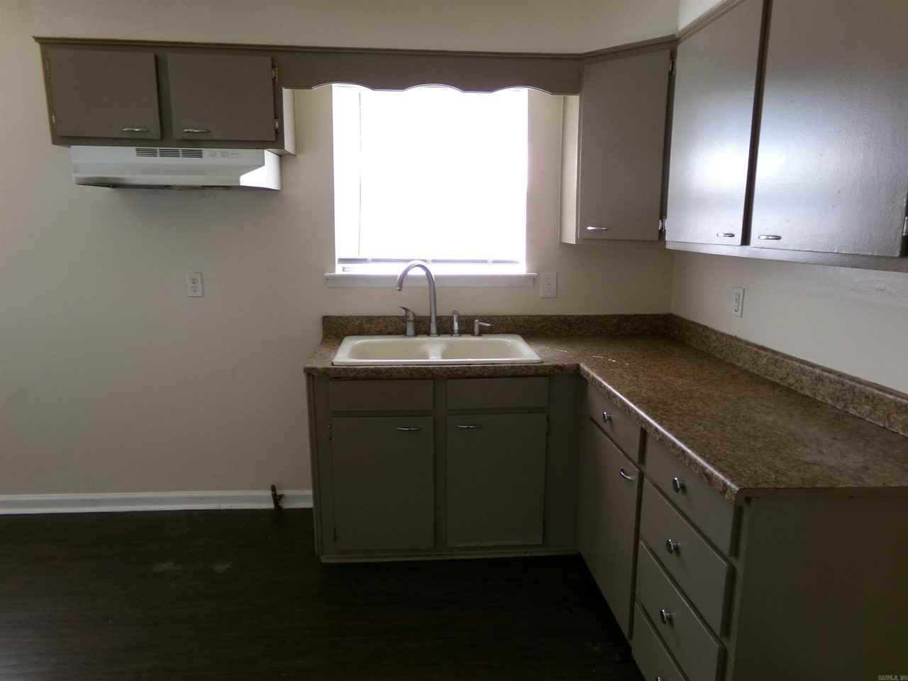 1016 Roseclair Dr - Photo 7 of 20