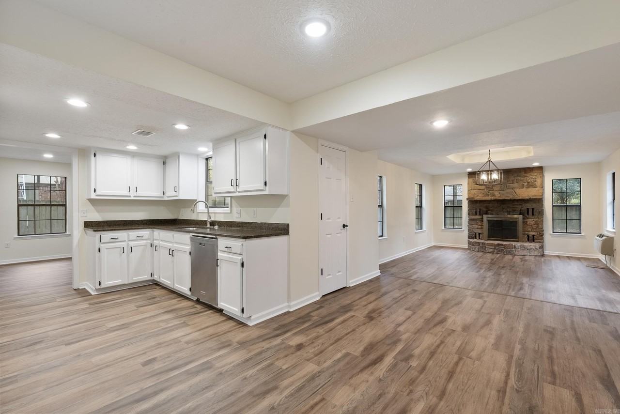 10 Woodbridge Dr - Photo 4 of 18