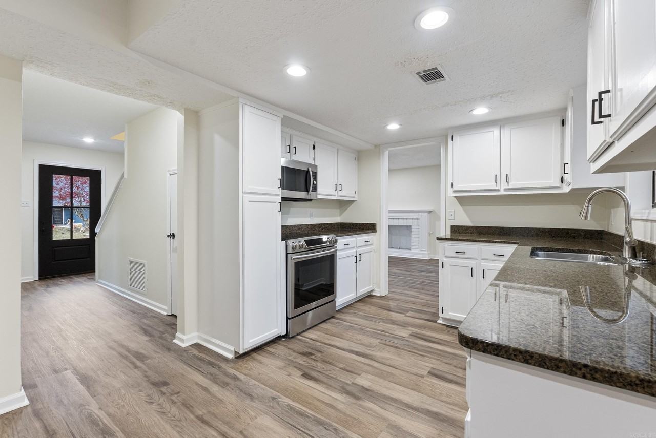 10 Woodbridge Dr - Photo 5 of 18