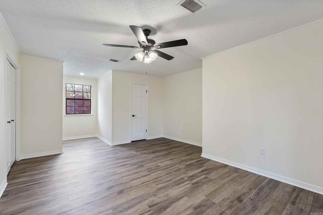 10 Woodbridge Dr - Photo 7 of 18
