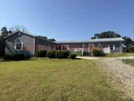 featured image of 313 Fairway Dr