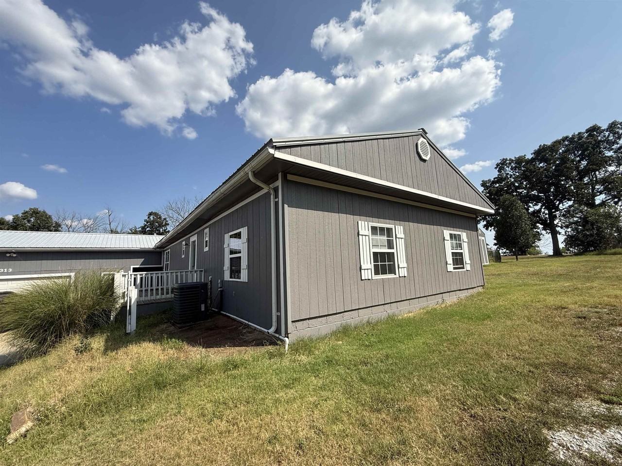 313 Fairway Dr - Photo 2 of 36