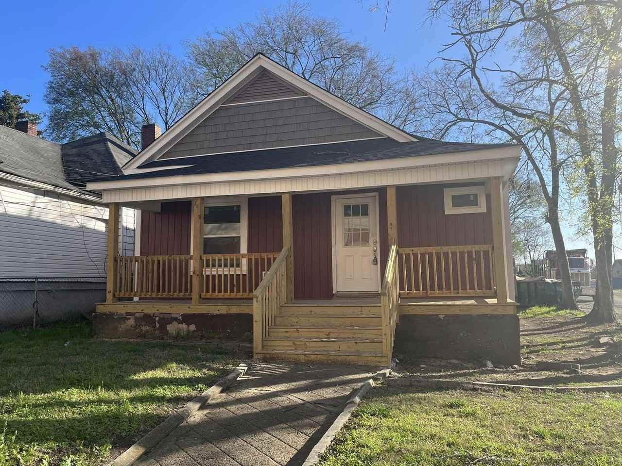 2410 E 19th St - Photo 2 of 10