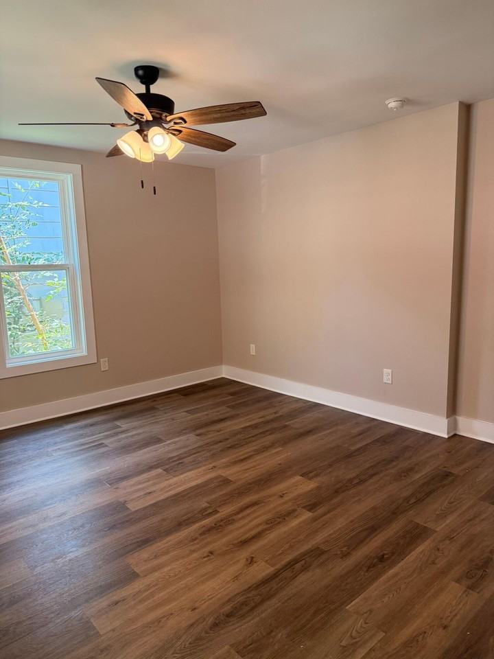 2410 E 19th St - Photo 4 of 10