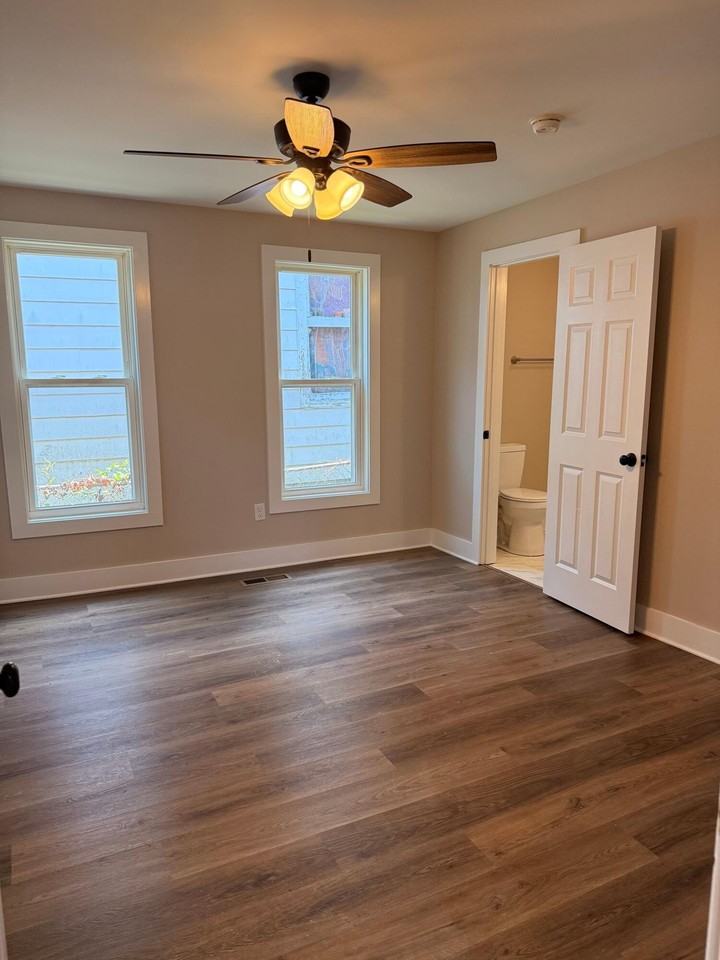 2410 E 19th St - Photo 6 of 10