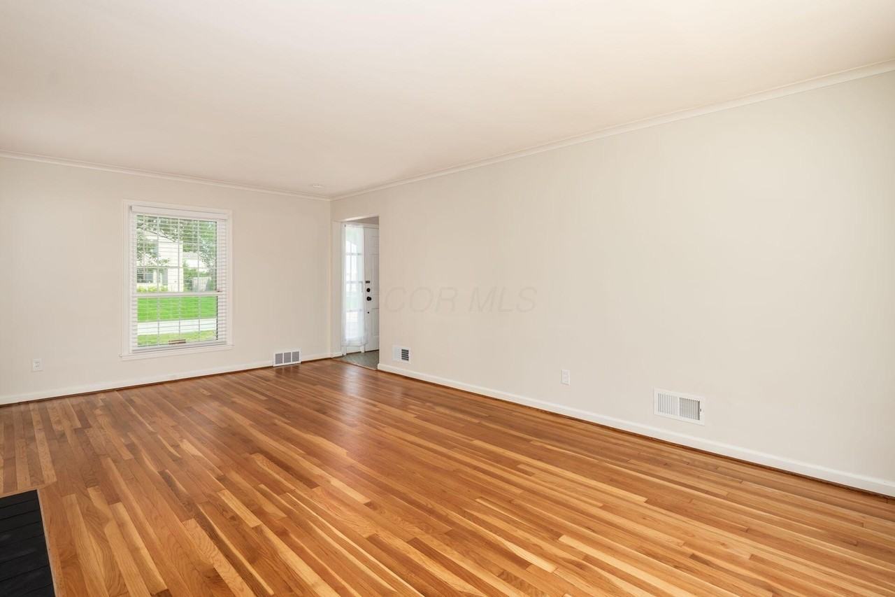 2559 Welsford Rd - Photo 4 of 47