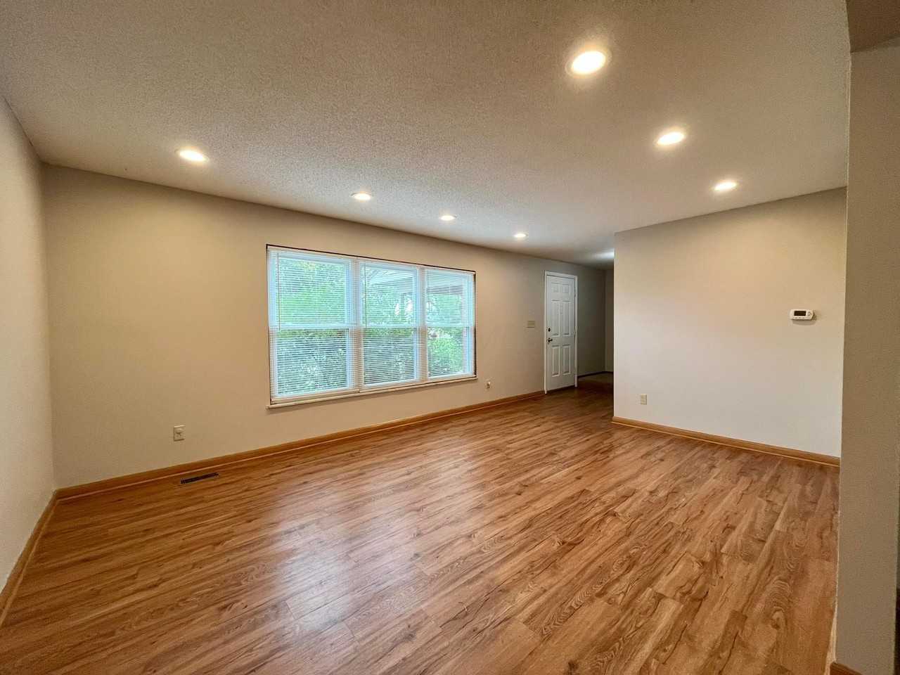 2775 Amana Ct - Photo 3 of 29