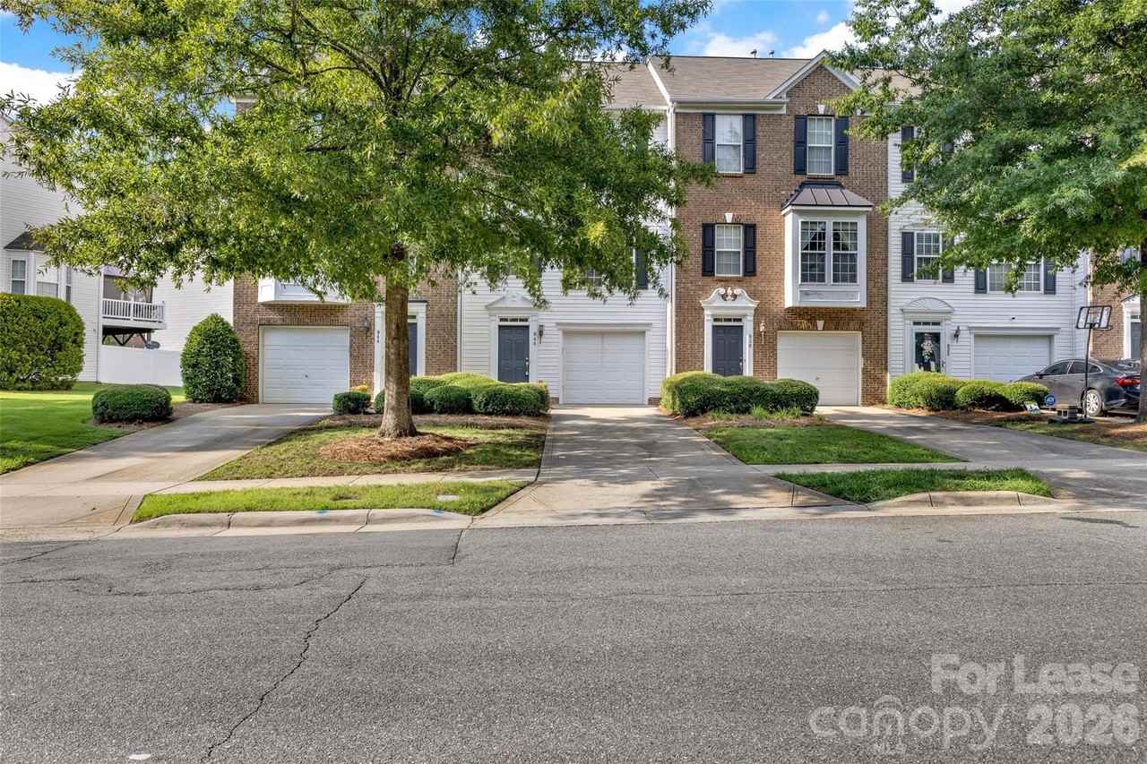 940 Tiger Ln - Photo 2 of 26