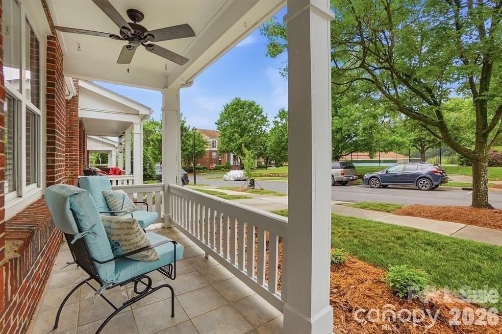 19512 Topgallant Dr - Photo 2 of 46
