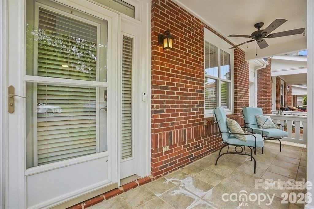 19512 Topgallant Dr - Photo 5 of 46