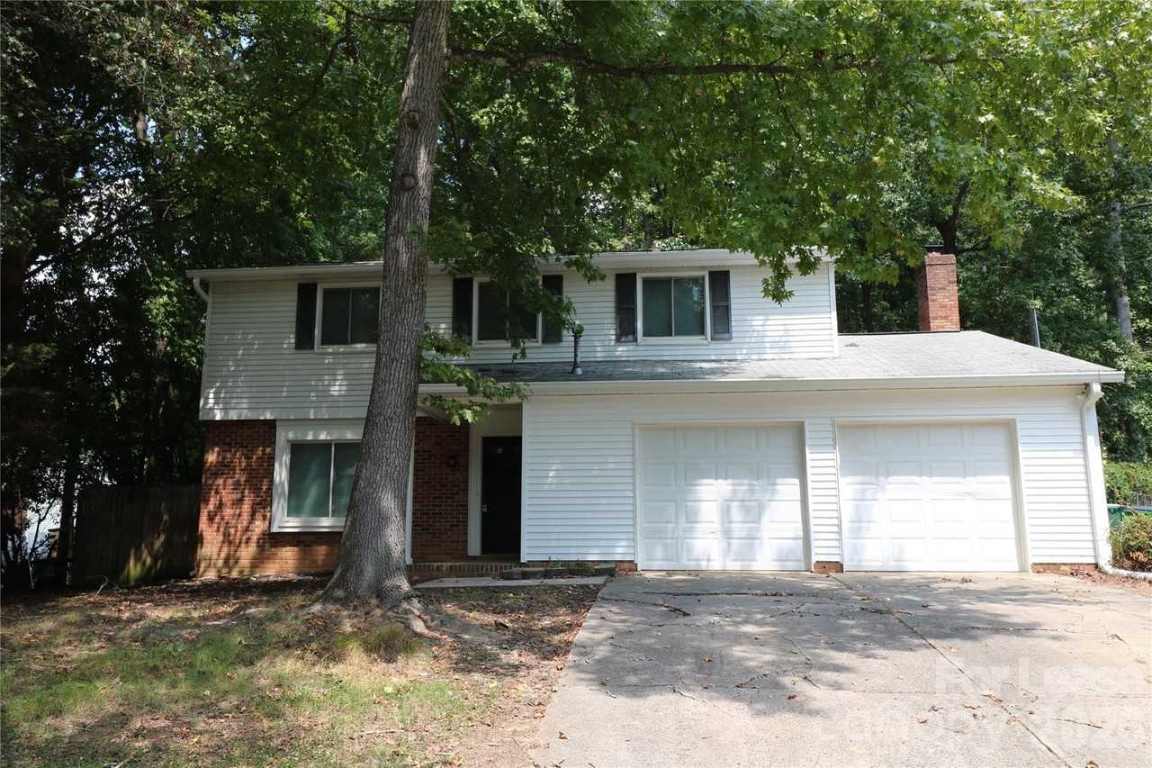 9211 Nash Ave - Photo 2 of 6