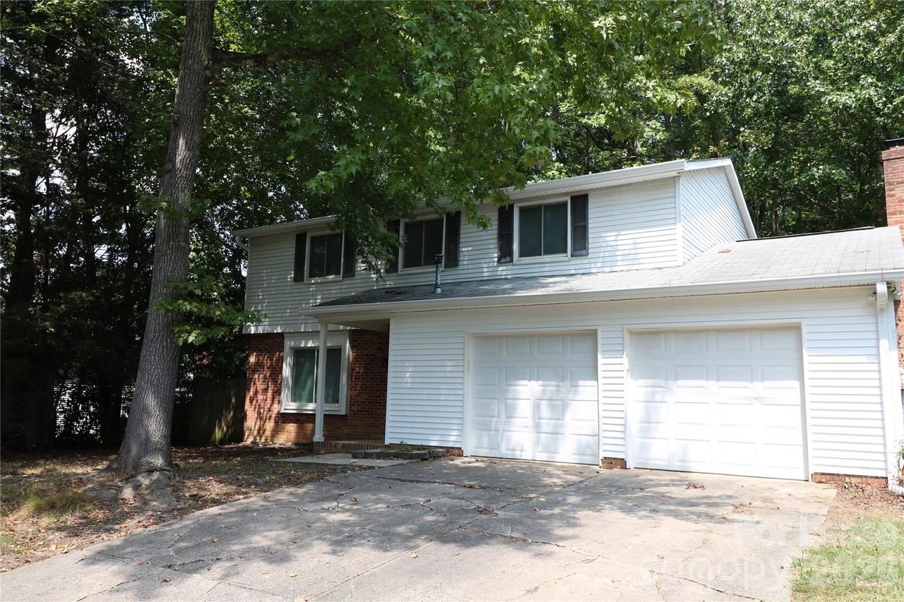 9211 Nash Ave - Photo 3 of 6