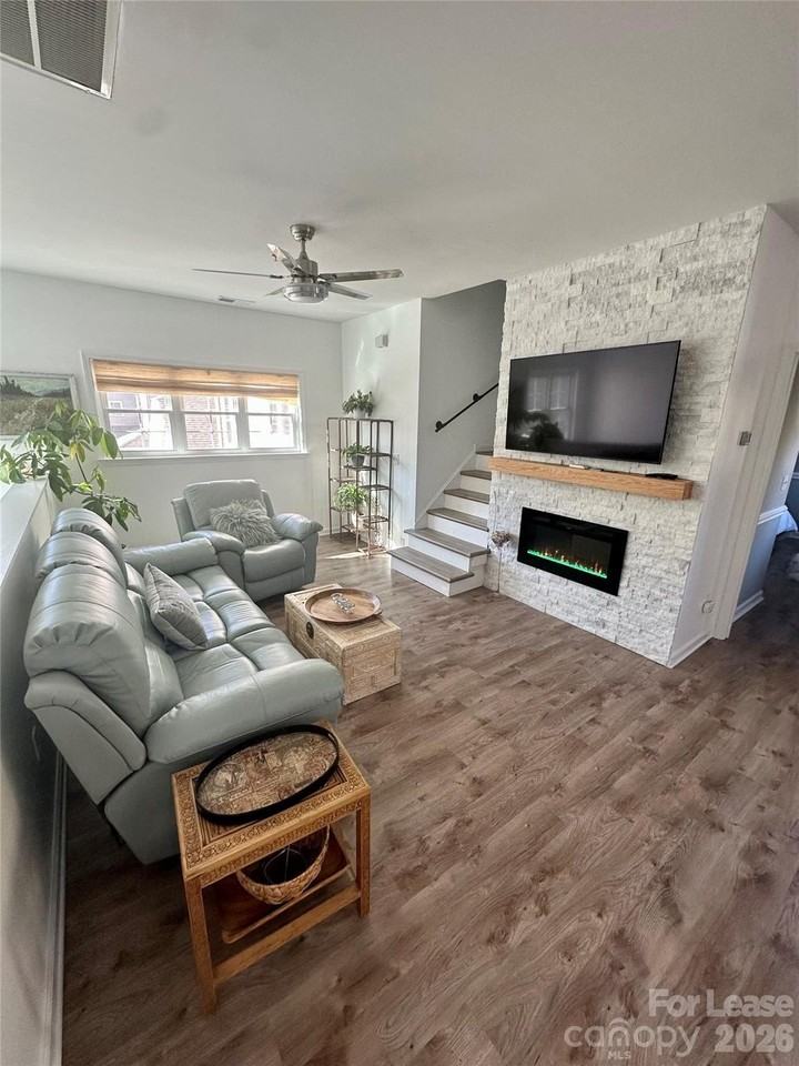 18823 Cloverstone Cir - Photo 4 of 5
