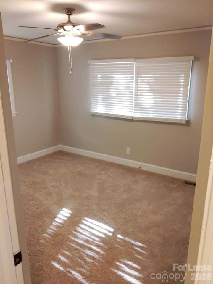 314 N Linwood Ave - Photo 7 of 9