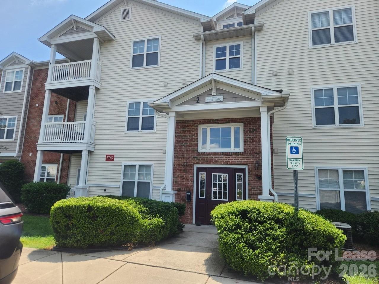 10522 Hill Point Ct - Photo 2 of 18