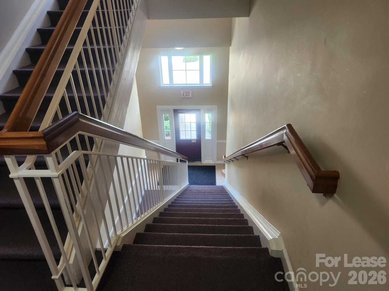 10522 Hill Point Ct - Photo 3 of 18