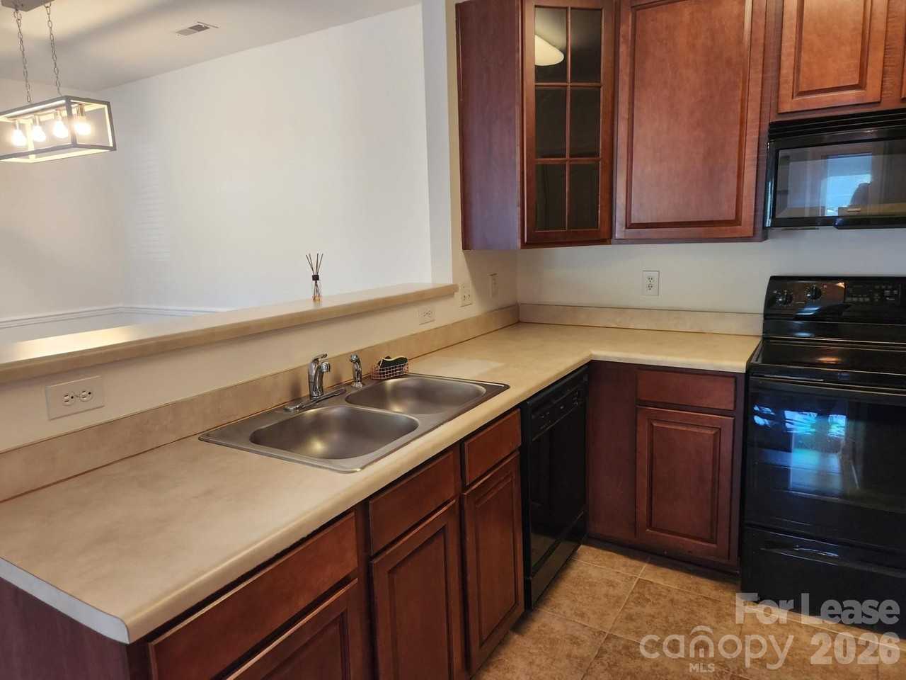 10522 Hill Point Ct - Photo 7 of 18