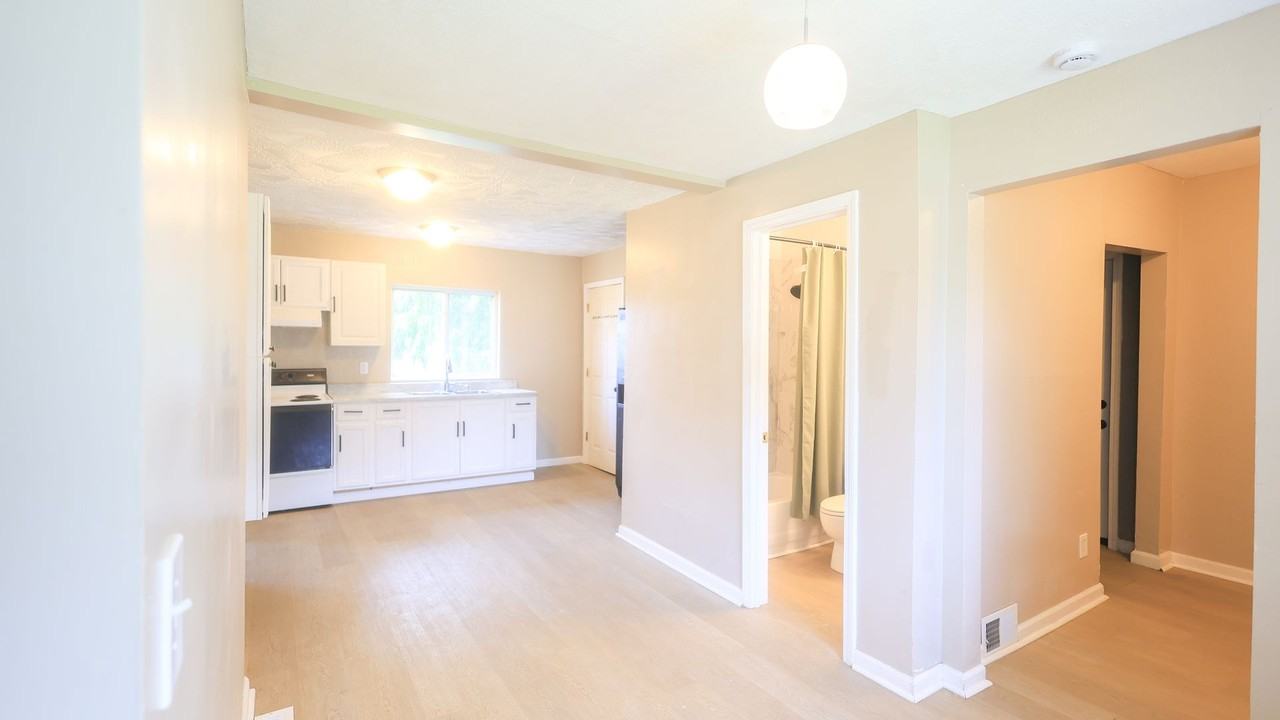 755 W 13th St - Photo 7 of 43