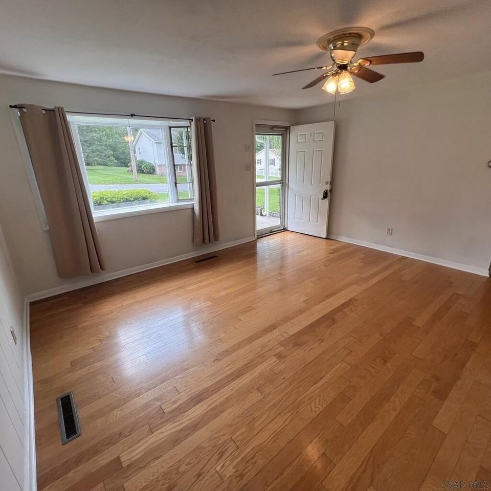 138 Work Dr - Photo 4 of 43
