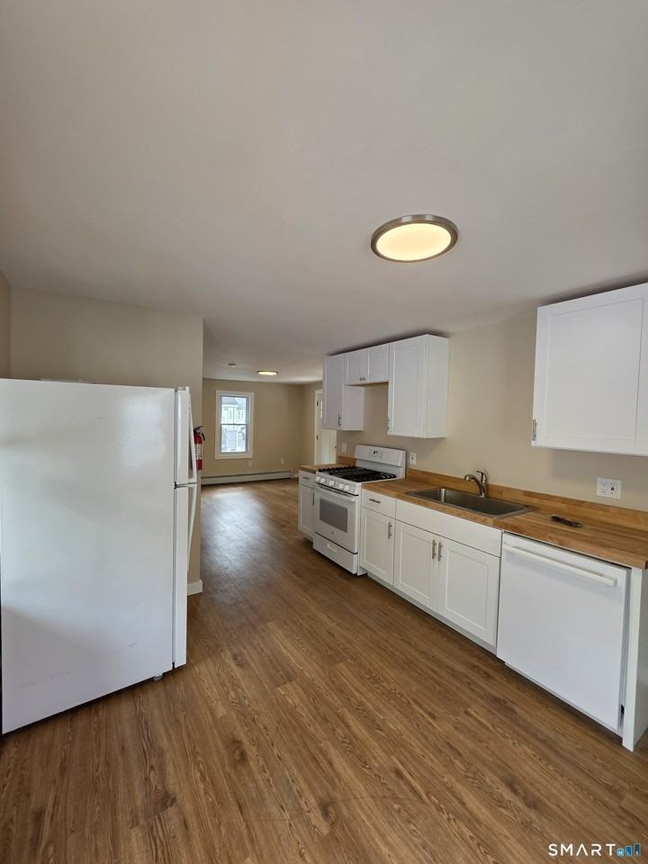 14 Smith St #1 - Photo 4 of 8