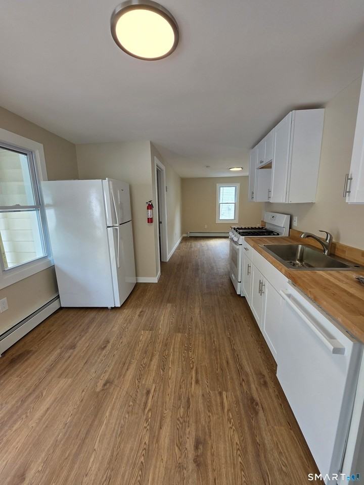 14 Smith St #1 - Photo 5 of 8