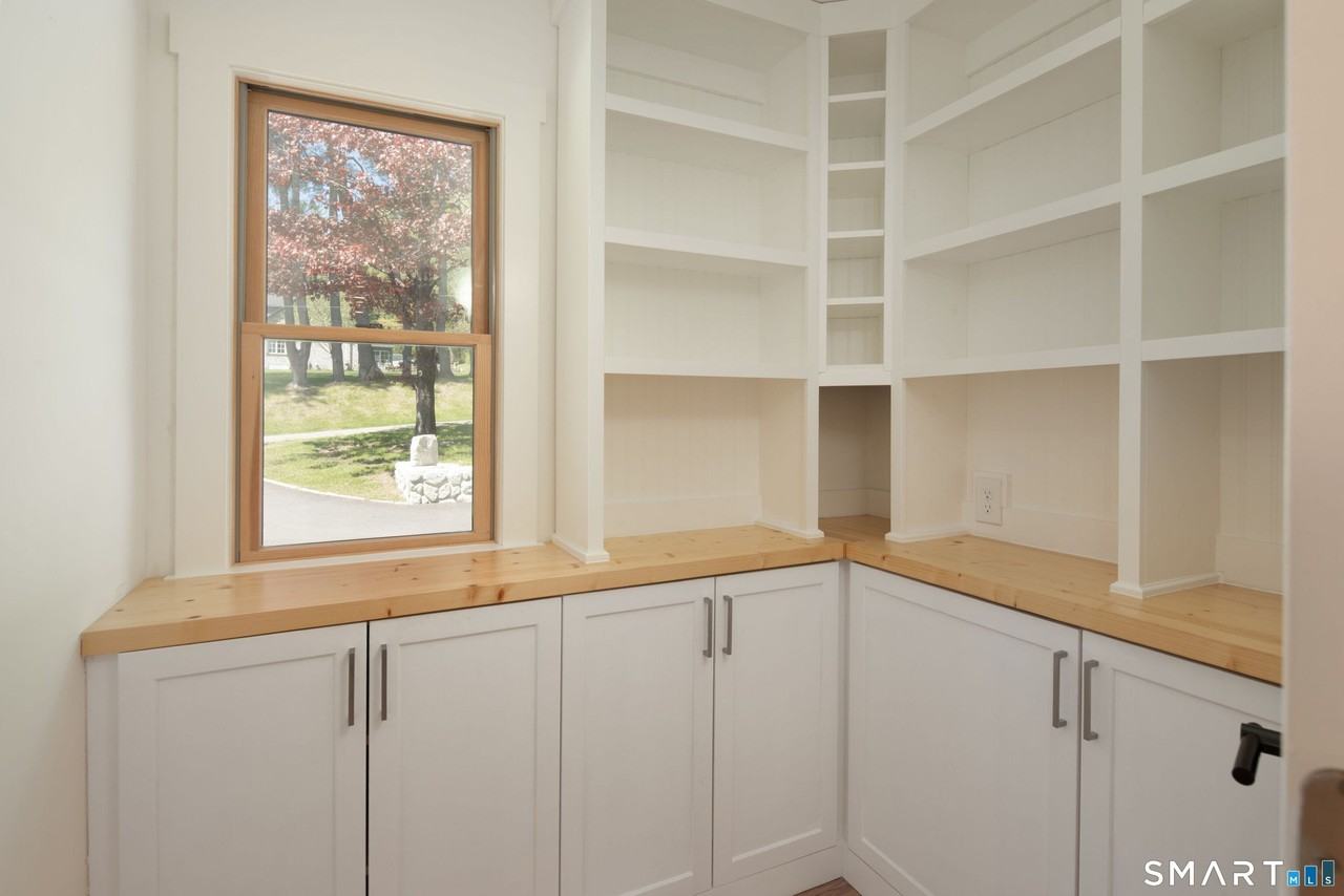 9 Woodcrest Ln - Photo 6 of 21