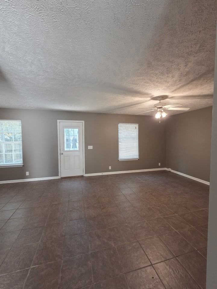 261 Indian Park Dr #1 - Photo 2 of 8