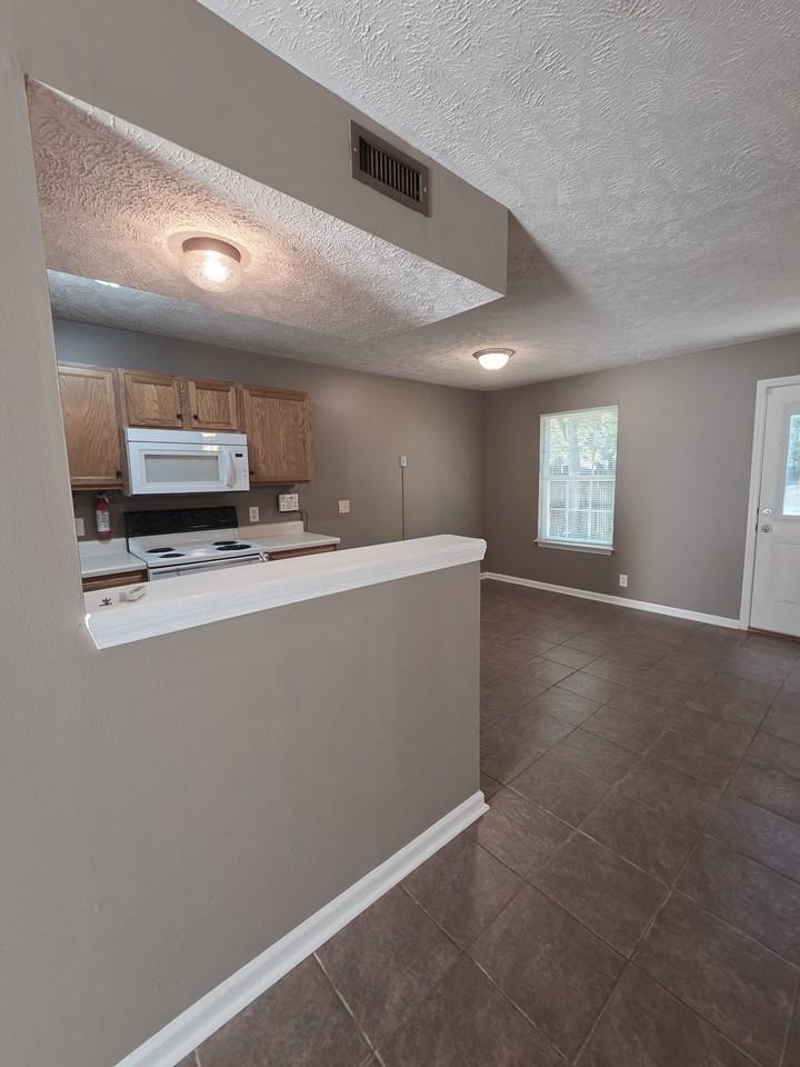 261 Indian Park Dr #1 - Photo 4 of 8